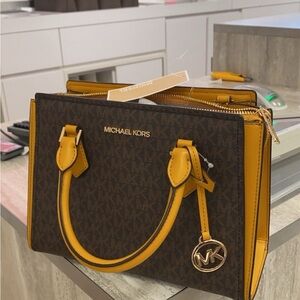 Michael Kors HOPE MD MESSENGER